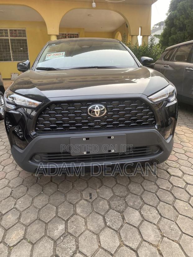New Toyota Corolla Cross XLE 2025 Black