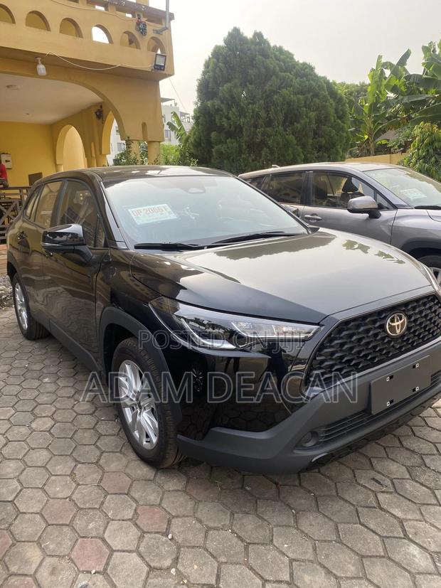 New Toyota Corolla Cross XLE 2025 Black