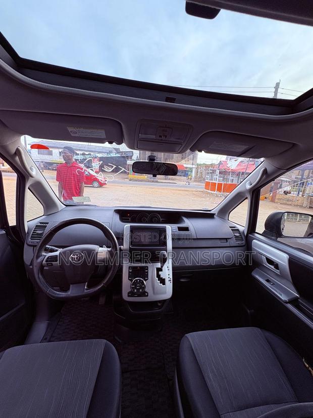 Toyota Voxy 2010 Black