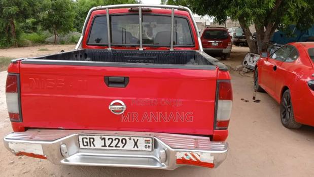 Nissan Hardbody 2400i Double Cab 4x4 2005 Red photo 2