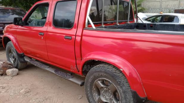 Nissan Hardbody 2400i Double Cab 4x4 2005 Red photo 3