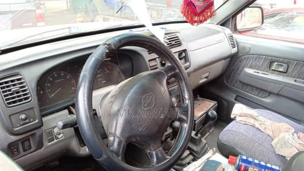 Nissan Hardbody 2400i Double Cab 4x4 2005 Red photo 4
