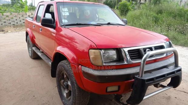 Nissan Hardbody 2400i Double Cab 4x4 2005 Red photo 5