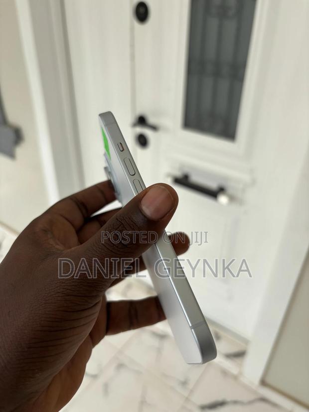 Apple iPhone 15 128 GB White photo 3