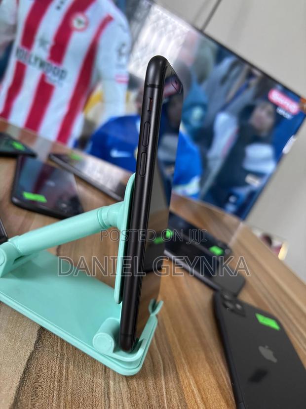 Apple iPhone 11 64 GB Black photo 4