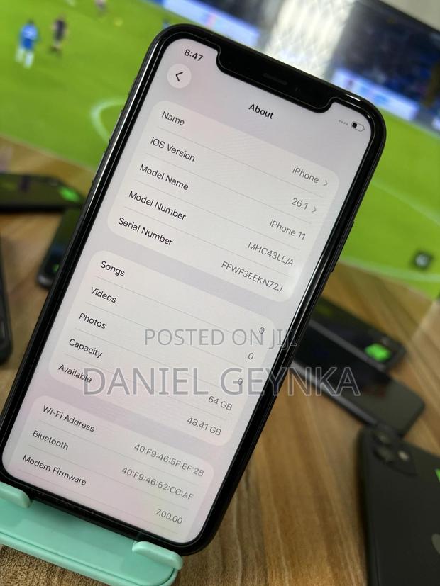 Apple iPhone 11 64 GB Black photo 3