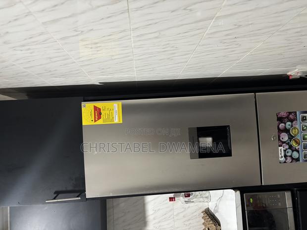 Pearl Refrigerator With Water Dispenser photo 2