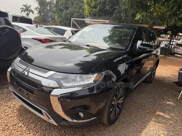 Mitsubishi Outlander 2.0 PHEV AWD 2019 Black photo 3