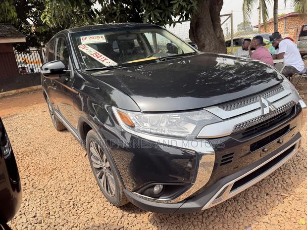 Mitsubishi Outlander 2.0 PHEV AWD 2019 Black photo 7