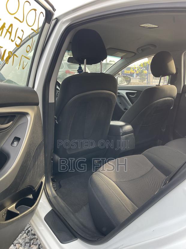 Hyundai Elantra SE 4dr Sedan (1.8L 4cyl 6A) 2015 White photo 5
