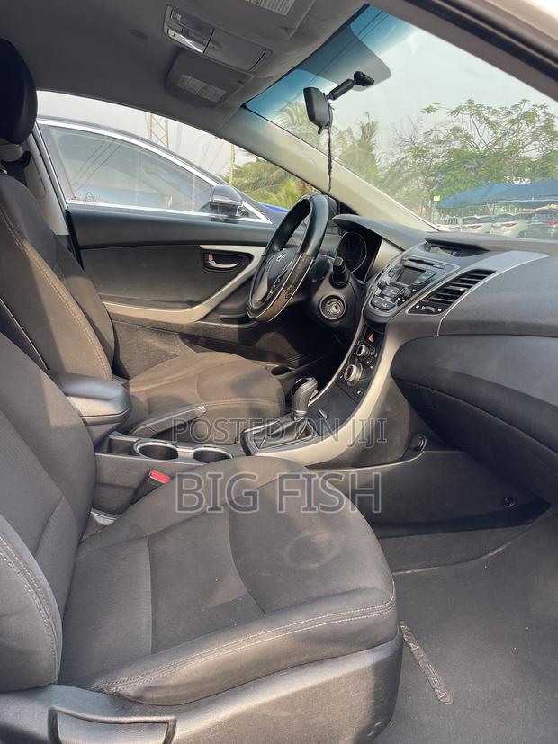 Hyundai Elantra SE 4dr Sedan (1.8L 4cyl 6A) 2015 White photo 7