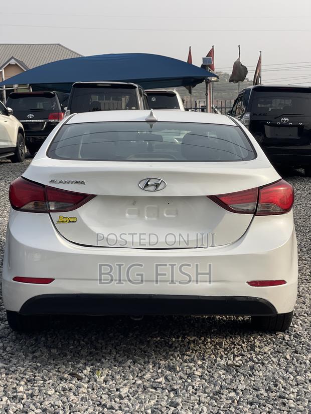 Hyundai Elantra SE 4dr Sedan (1.8L 4cyl 6A) 2015 White photo 8