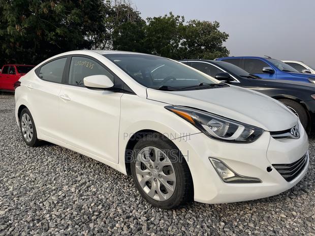 Hyundai Elantra SE 4dr Sedan (1.8L 4cyl 6A) 2015 White photo 2