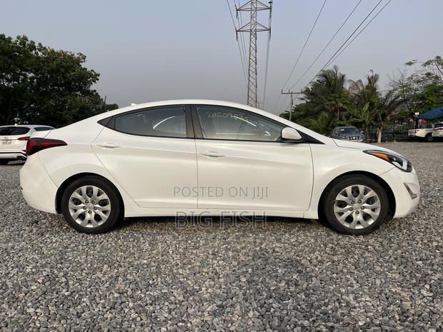 Hyundai Elantra SE 4dr Sedan (1.8L 4cyl 6A) 2015 White photo 3