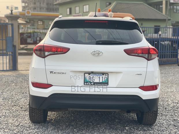 Hyundai Tucson Sport AWD 2017 White photo 11