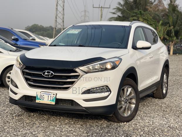 Hyundai Tucson Sport AWD 2017 White photo 2