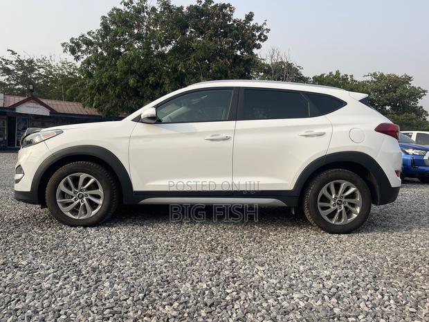 Hyundai Tucson Sport AWD 2017 White photo 10