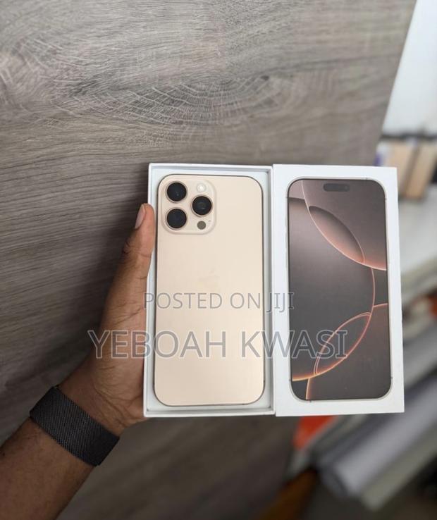 Apple iPhone 16 Pro Max 256 GB Gold photo 2