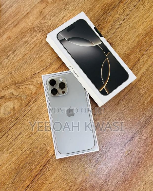 New Apple iPhone 16 Pro Max 256 GB Silver photo 2