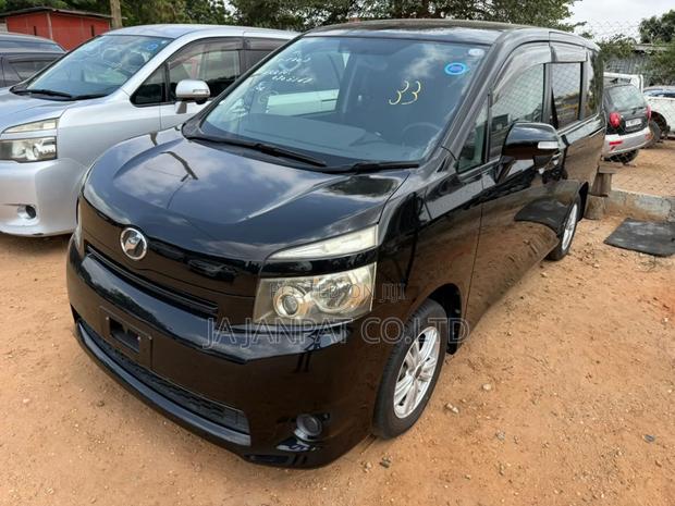 Toyota Voxy 2010 Black