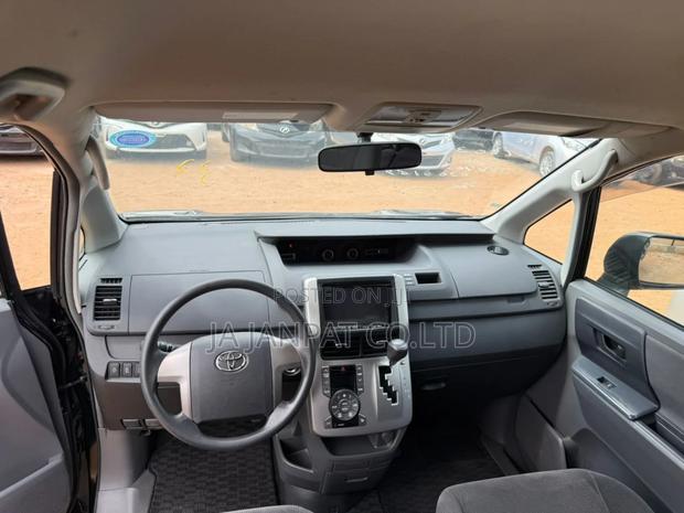Toyota Voxy 2010 Black photo 2