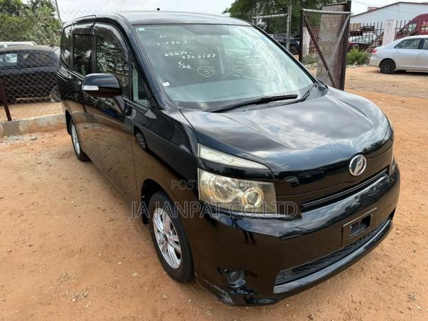 Toyota Voxy 2010 Black photo 4