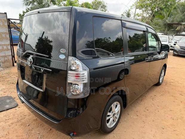 Toyota Voxy 2010 Black photo 8