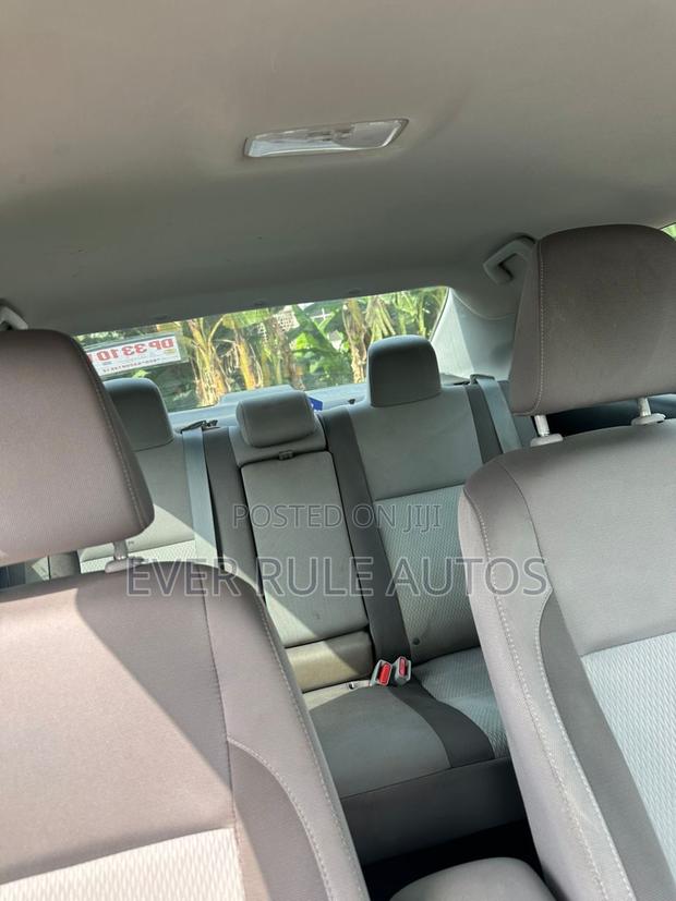 Toyota Corolla LE Eco (1.8L 4cyl 2A) 2018 White