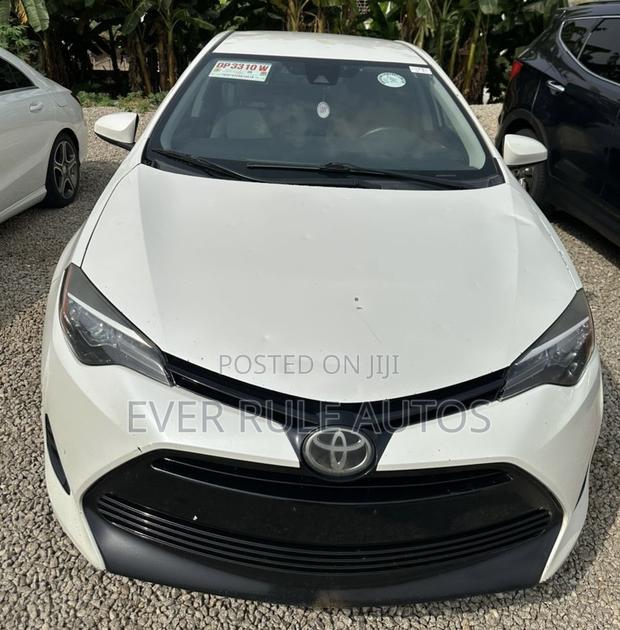 Toyota Corolla LE Eco (1.8L 4cyl 2A) 2018 White