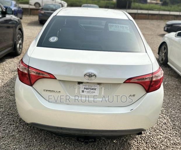 Toyota Corolla LE Eco (1.8L 4cyl 2A) 2018 White