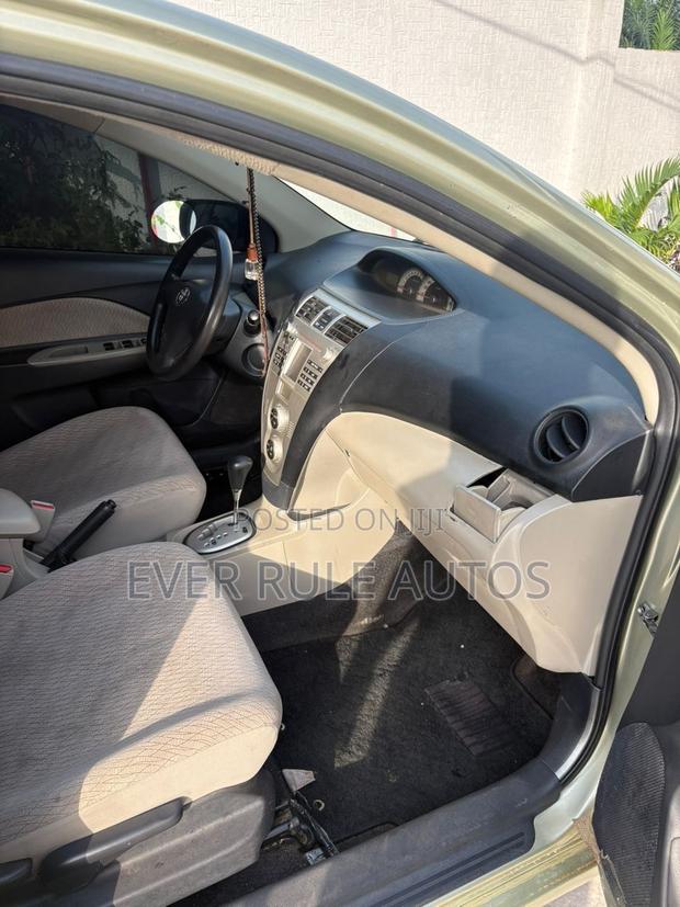 Toyota Belta 2010 Gold