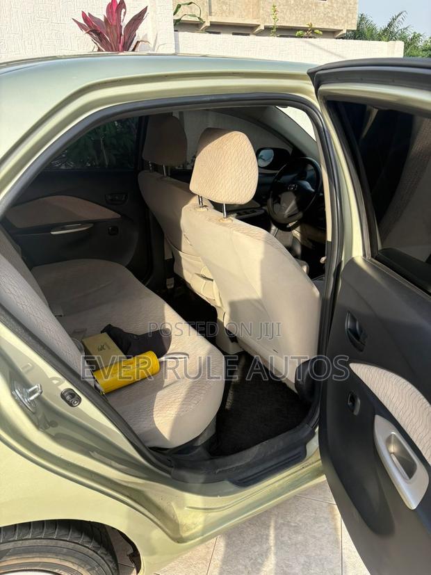 Toyota Belta 2010 Gold