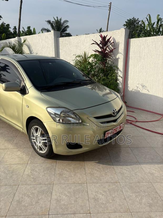 Toyota Belta 2010 Gold