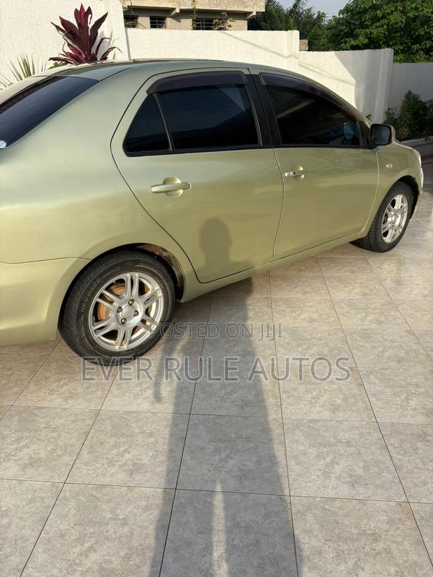 Toyota Belta 2010 Gold
