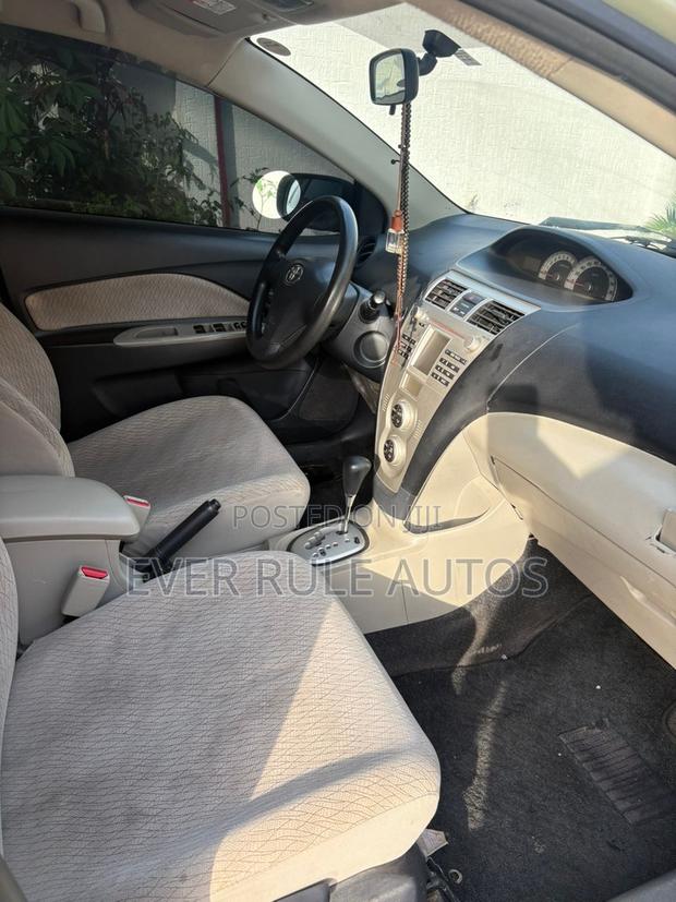 Toyota Belta 2010 Gold