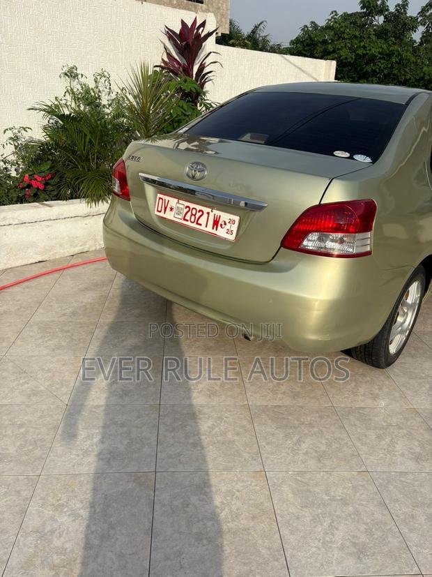 Toyota Belta 2010 Gold