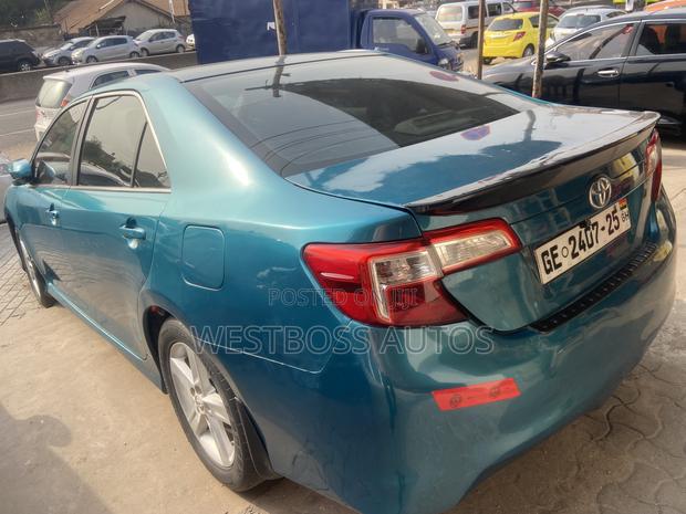 Toyota Camry SE 4dr Sedan (2.5L 4cyl 6A) 2014 Green photo 3