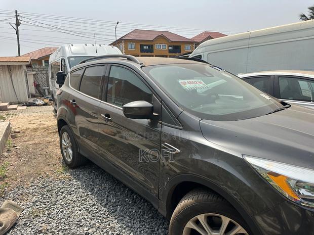 Ford Escape SE 4x4 2018 Black photo 5
