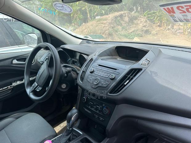 Ford Escape SE 4x4 2018 Black photo 6