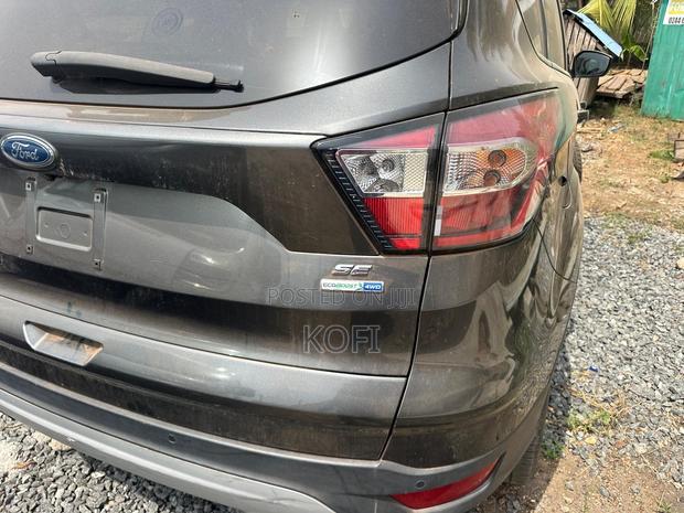 Ford Escape SE 4x4 2018 Black photo 8