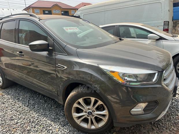 Ford Escape SE 4x4 2018 Black photo 9