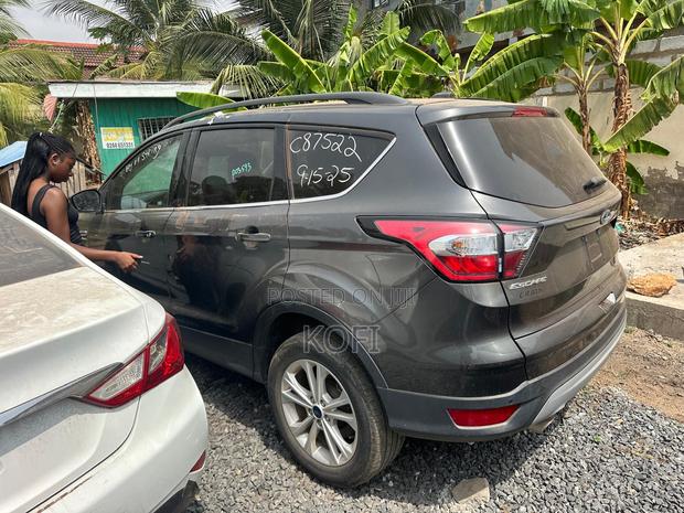 Ford Escape SE 4x4 2018 Black photo 13