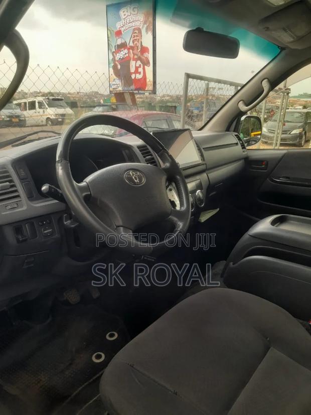 Toyota HiAce 2012 Black photo 2