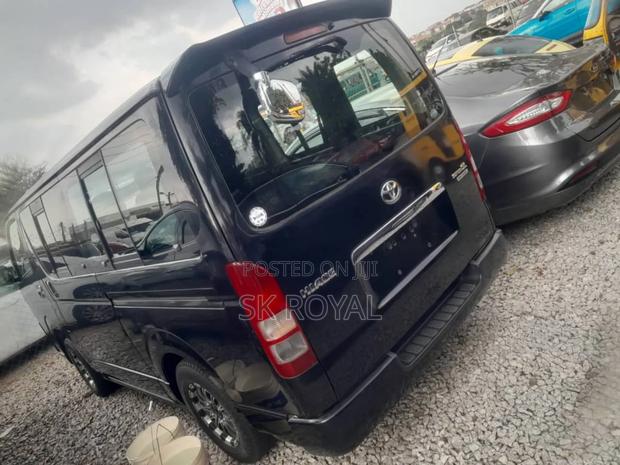 Toyota HiAce 2012 Black photo 3