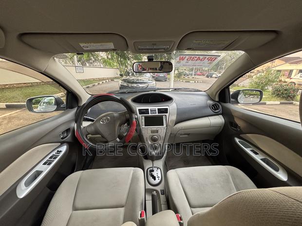 Toyota Belta 2010 Silver