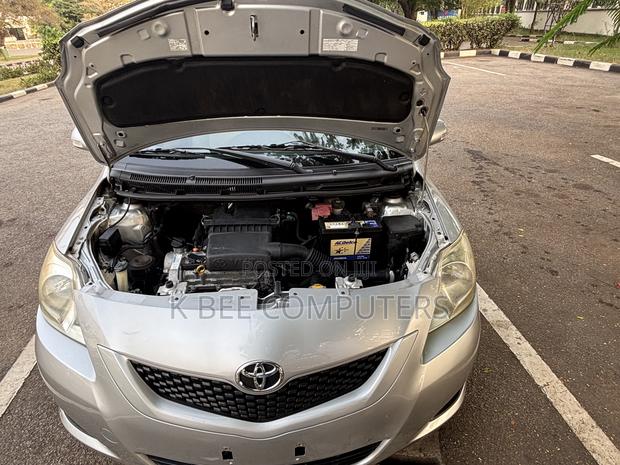 Toyota Belta 2010 Silver