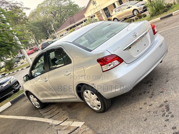 Toyota Belta 2010 Silver