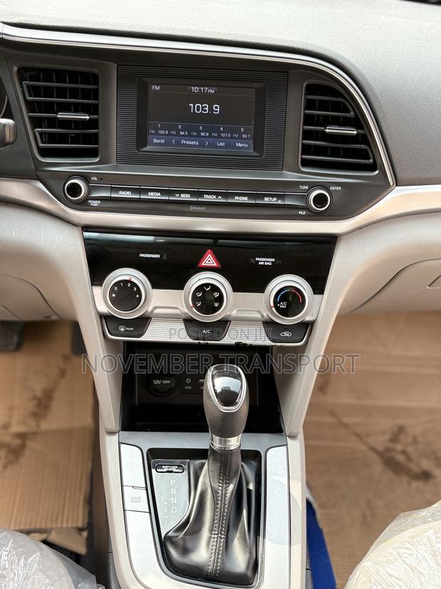 Hyundai Elantra SE 2019 Silver