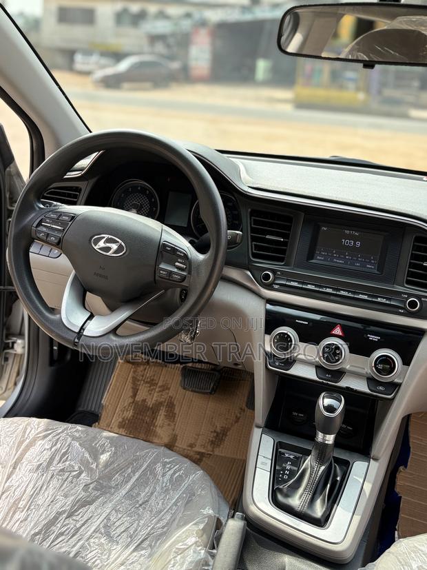 Hyundai Elantra SE 2019 Silver