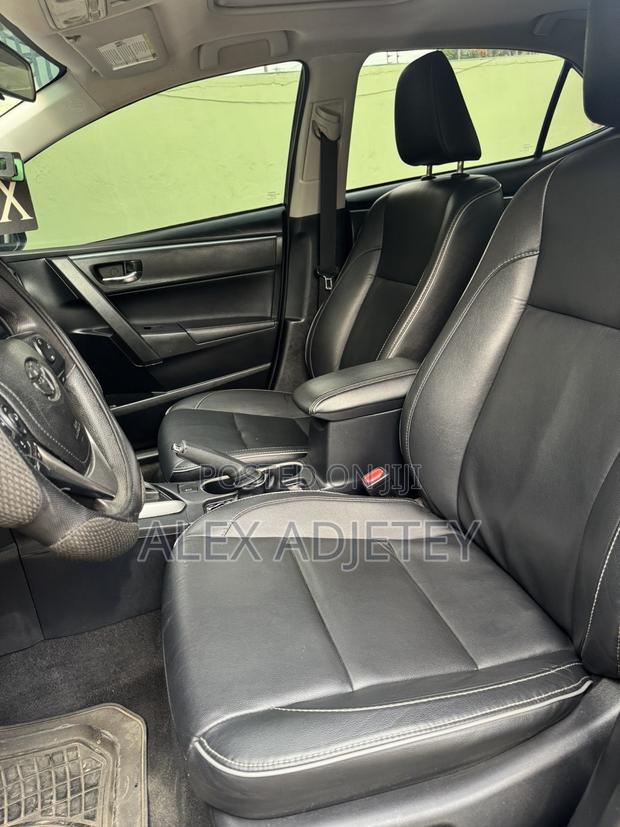 Toyota Corolla LE Premium 4dr Sedan (1.8L 4cyl CVT) 2016 Black photo 5